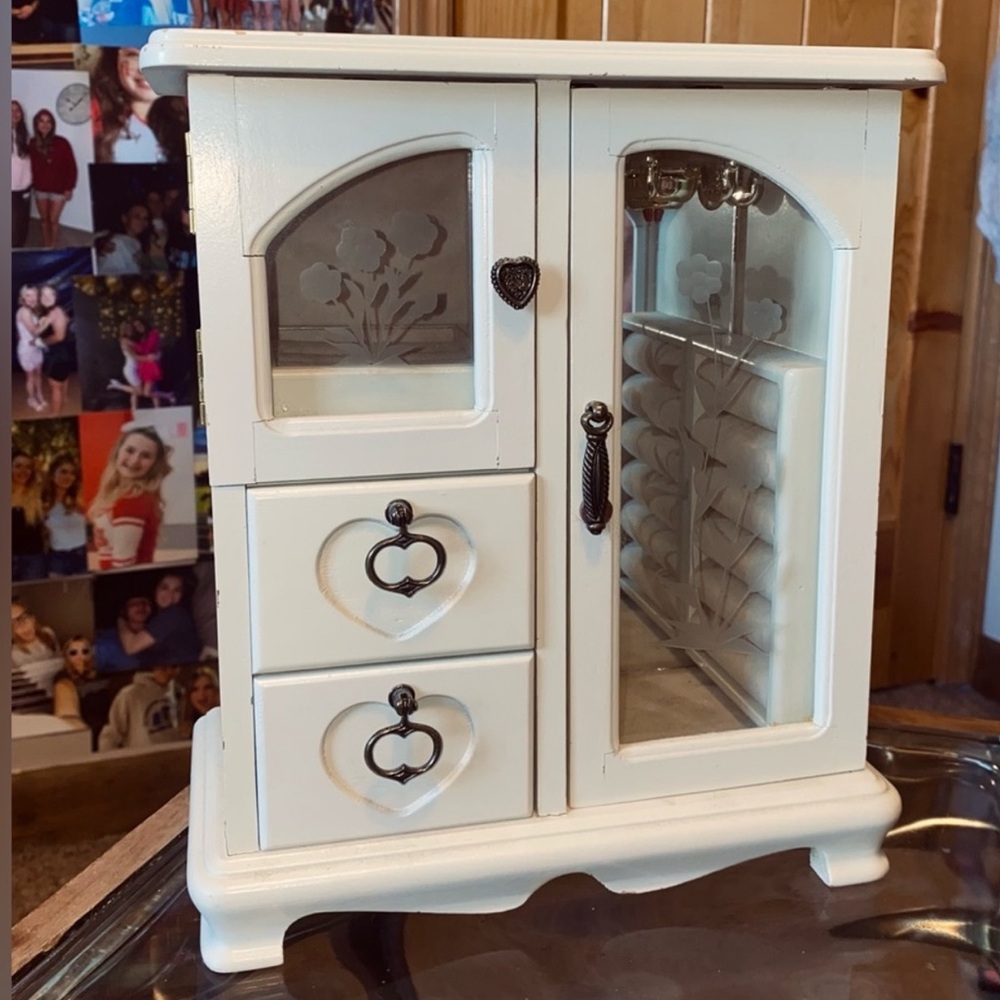 white jewelry box
